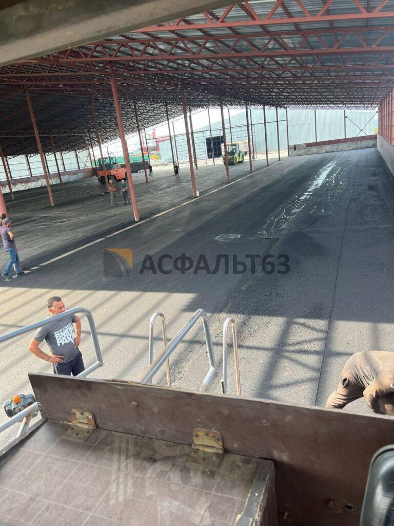 Асфальтирование внутри складского помещения с применением спецтехники